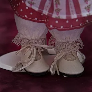 Коллекционная фарфоровая кукла №4 Бельгия Н - 27 см.