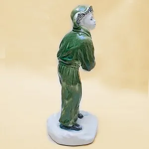 Редкость! Коллекционная статуэтка «Мальчик со снежком», Фаянс ЗиК Конаково, СССР 50-е годы. 