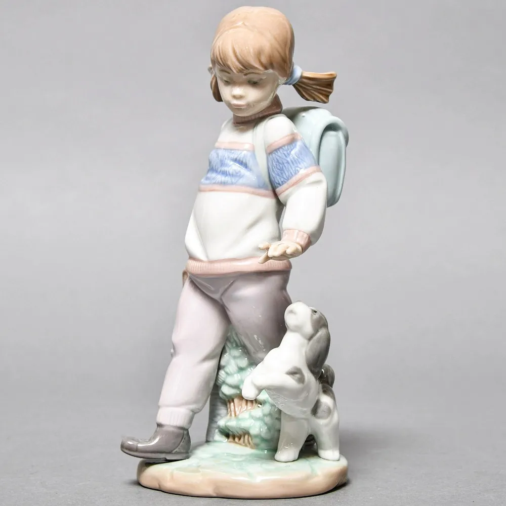 Коллекционная Фарфоровая статуэтка «Девочка и щенок идут в школу», Lladro Испания, 1993 - 1997 годы. 