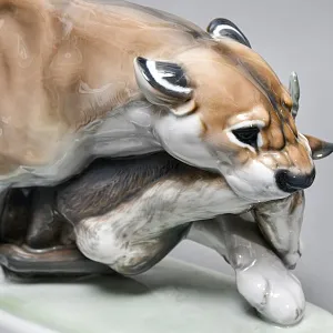 Большая! Авторская Фарфоровая статуэтка «ПУМА С ДОБЫЧЕЙ», ROSENTHAL Германия - 1938 год. 