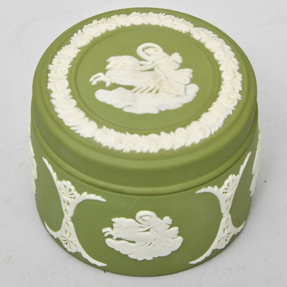 Коллекционная Шкатулка - Бонбоньерка «Античная Колесница», Яшмовый Фарфор WEDGWOOD, Англия.