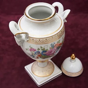 Коллекционный Авторский  Вазон из серии «Sanssouci» Фарфор KAISER Германия Н -31 см.