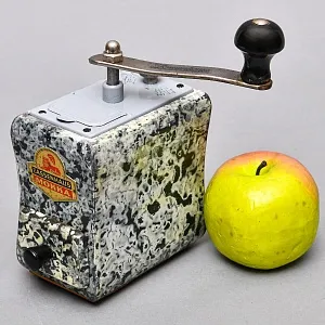 Редкость! Узкая Ручная Механическая Кофемолка «Мокка» Zassenhaus Германия.