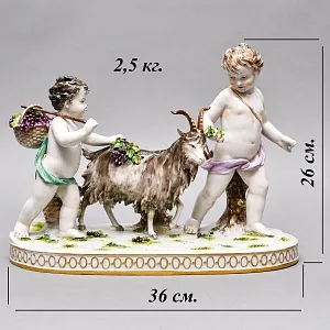  Антикварная статуэтка «Путти с козлом и виноградом», Фарфор Karl Thime Dresden, Германия.