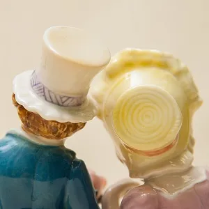 Редкость!!! Фарфоровая Статуэтка «Букет для Мамы», Карл Энс / Karl Ens, Германия, 30-е гг.