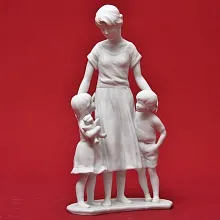 Коллекционная Фарфоровая Статуэтка «Мать и дети. Материнство», Kaiser Германия, 90-е годы ХХ века.
