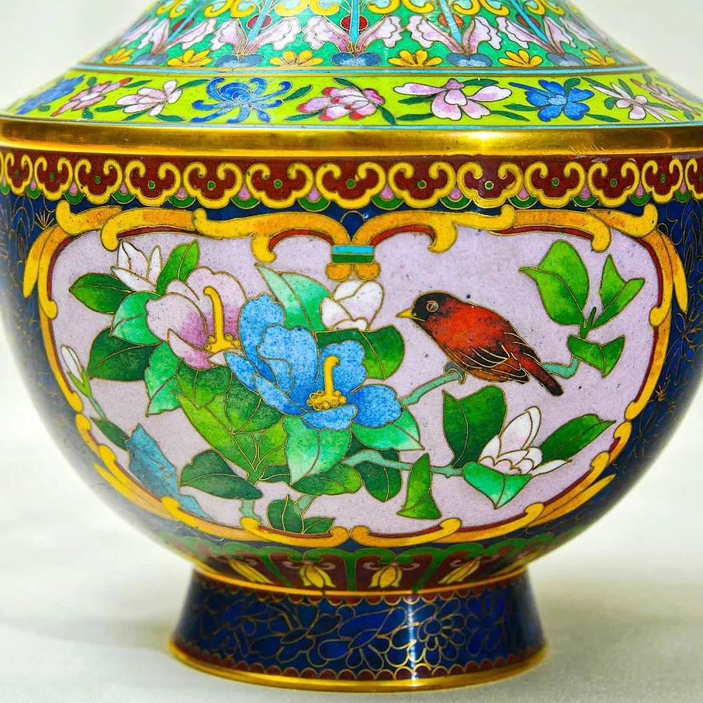 Редкость! Парные Вазы «Птицы в цветущем саду» в технике «Клуазоне» Китай начало ХХ века.