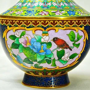 Редкость! Парные Вазы «Птицы в цветущем саду» в технике «Клуазоне» Китай начало ХХ века.