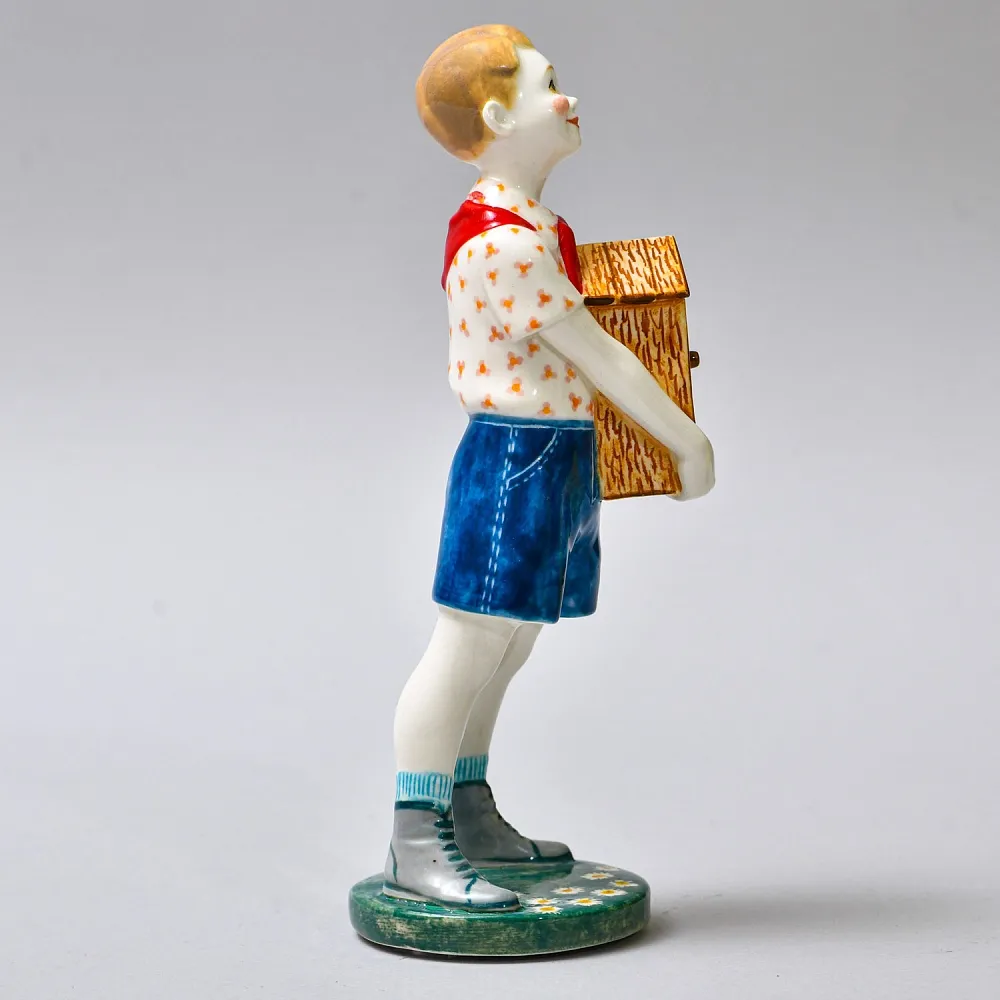 Авторская Коллекционная Фарфоровая Статуэтка «Пионер со скворечником», Россия.