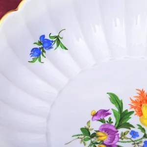 Сервировочная Тарелка - Блюдо - Сухарница  из коллекции BLUMEN, Фарфор MEISSEN Германия, 1974 год.