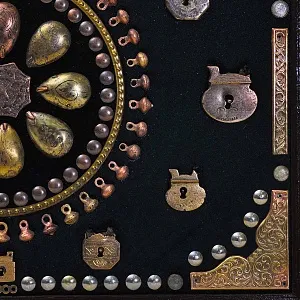 Настенное Коллекционное Панно - Картина "Старинные Латунные замки и накладки" . Россия конец XIX  начало ХХ века.