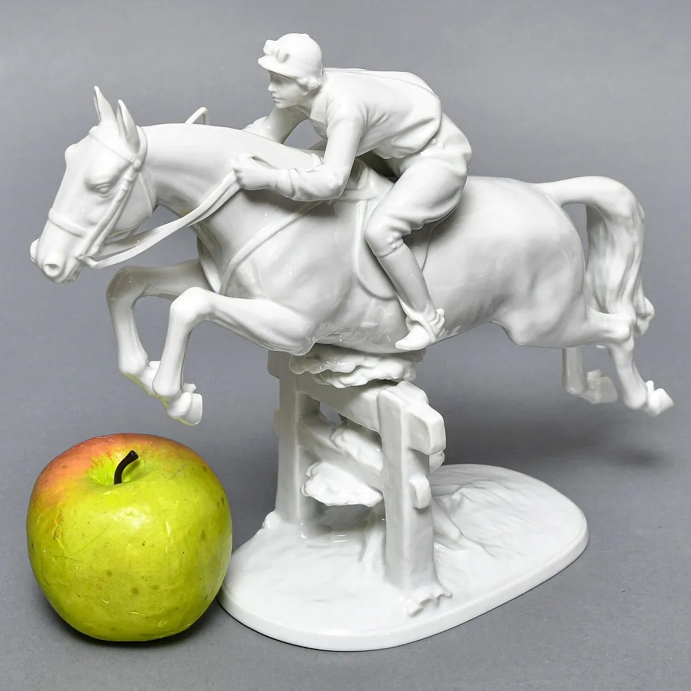Коллекционная Фарфоровая статуэтка «Наездница. Женский Конкур», ROSENTHAL Германия, 1938 - 1948 годы.