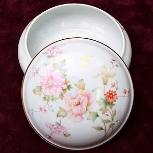 Шкатулка «Цветочная Нежность № 6» Фарфор Лимож Limoges Франция