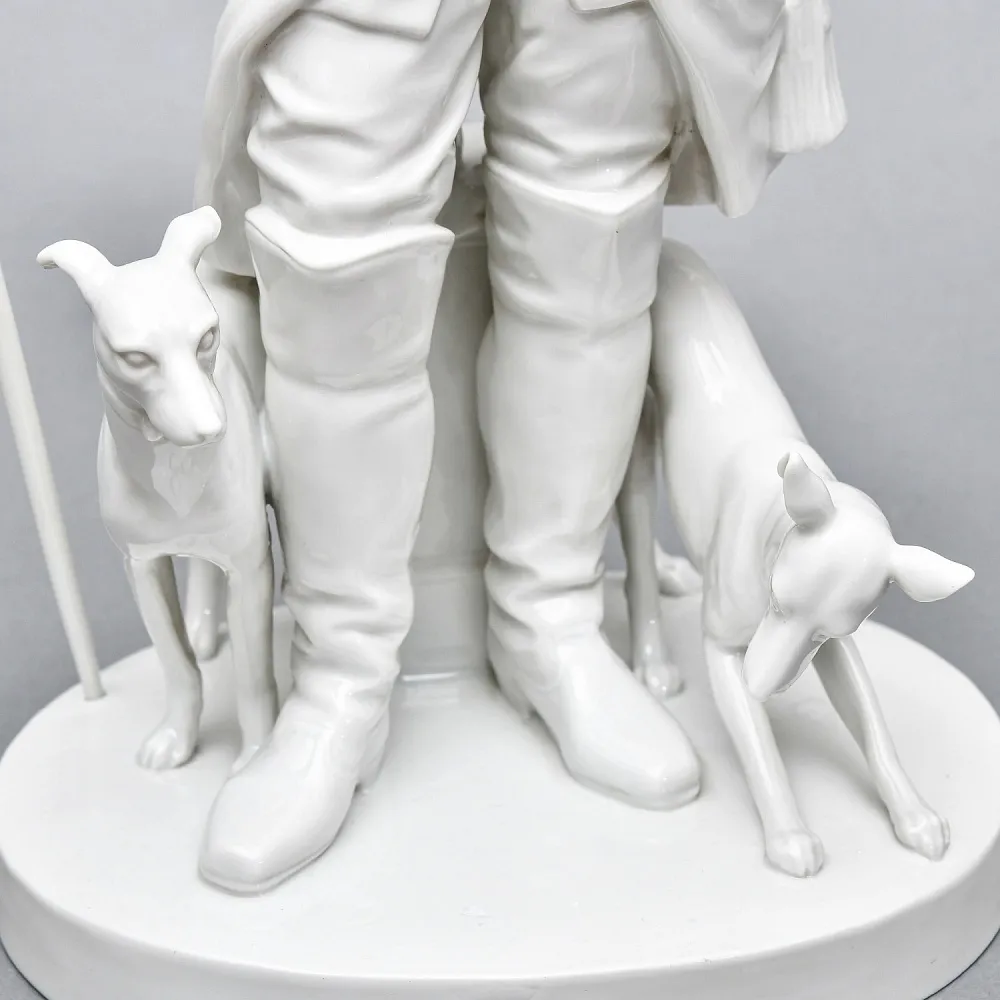 Антикварная Фарфоровая статуэтка «Старый Фриц. Король Пруссии Фридрих II с собаками»,  Volkstedt Германия.