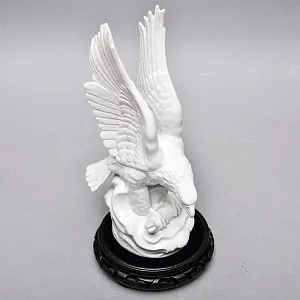 Коллекционная Фарфоровая Статуэтка «Птица. Орел с рыбой», Unterweisbach Германия, 1958 - 1976 годы. 