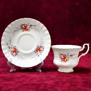 Коллекционная Фарфоровая Чайная пара «Чайная Роза», ROYAL ALBERT Англия, вторая половина ХХ века.