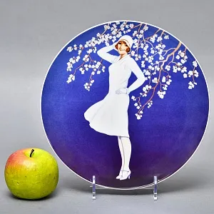 Коллекционная Фарфоровая тарелка серия Persil «Леди в белом платье», Hutschenreuther Германия. 