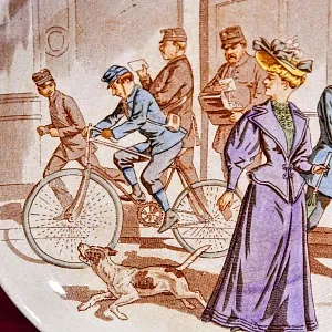 Антикварная Тарелка «У Почтового отделения», Фаянс Sarreguemines, Франция конец XIX века.