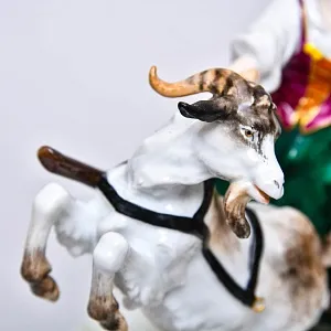 Коллекционная Фарфоровая статуэтка «Сбор винограда», Германия - вторая половина ХХ века. 