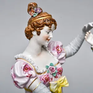 Антикварная статуэтка «Дама с кавалером. Приглашение на танец», Фарфор Muller & Co, Германия, 1907 - 1949 гг. 