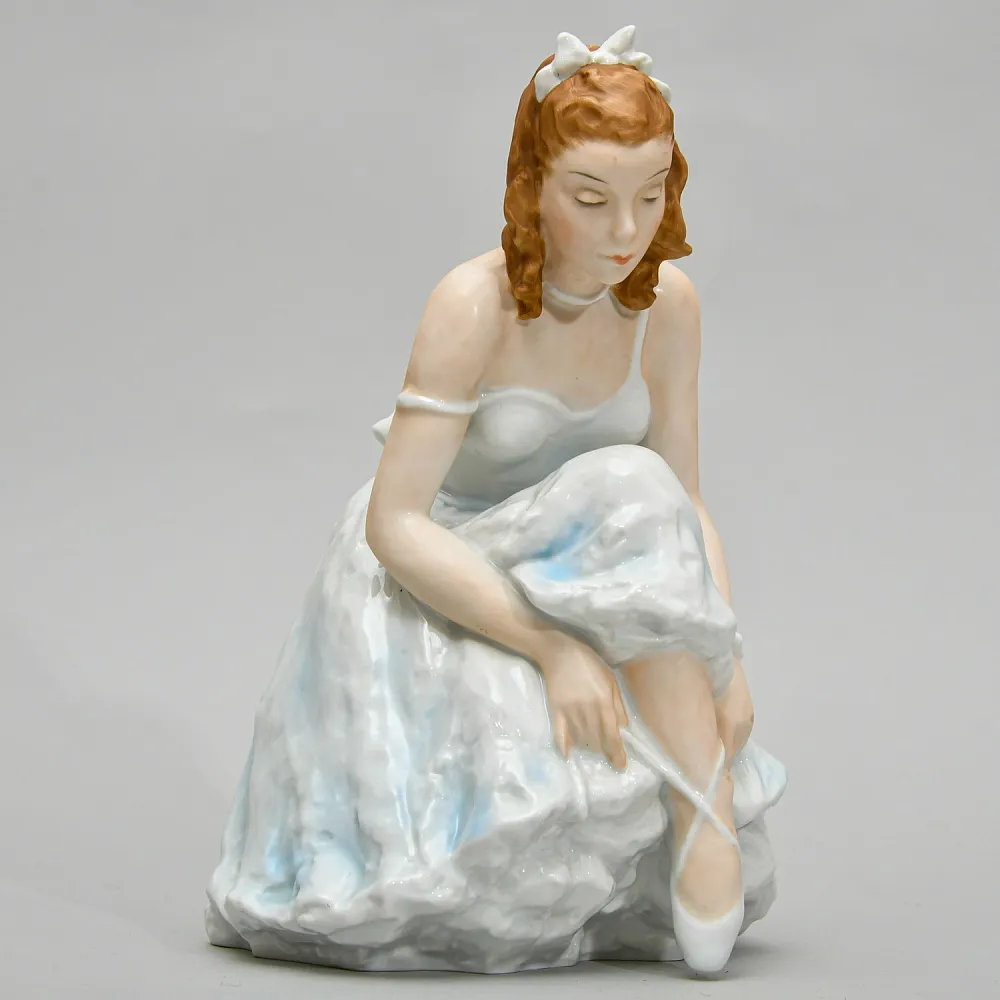 Редкость! Большая Фарфоровая Статуэтка «Балерина, завязывающая пуанту», ROSENTHAL Германия - 40е годы ХХ века.
