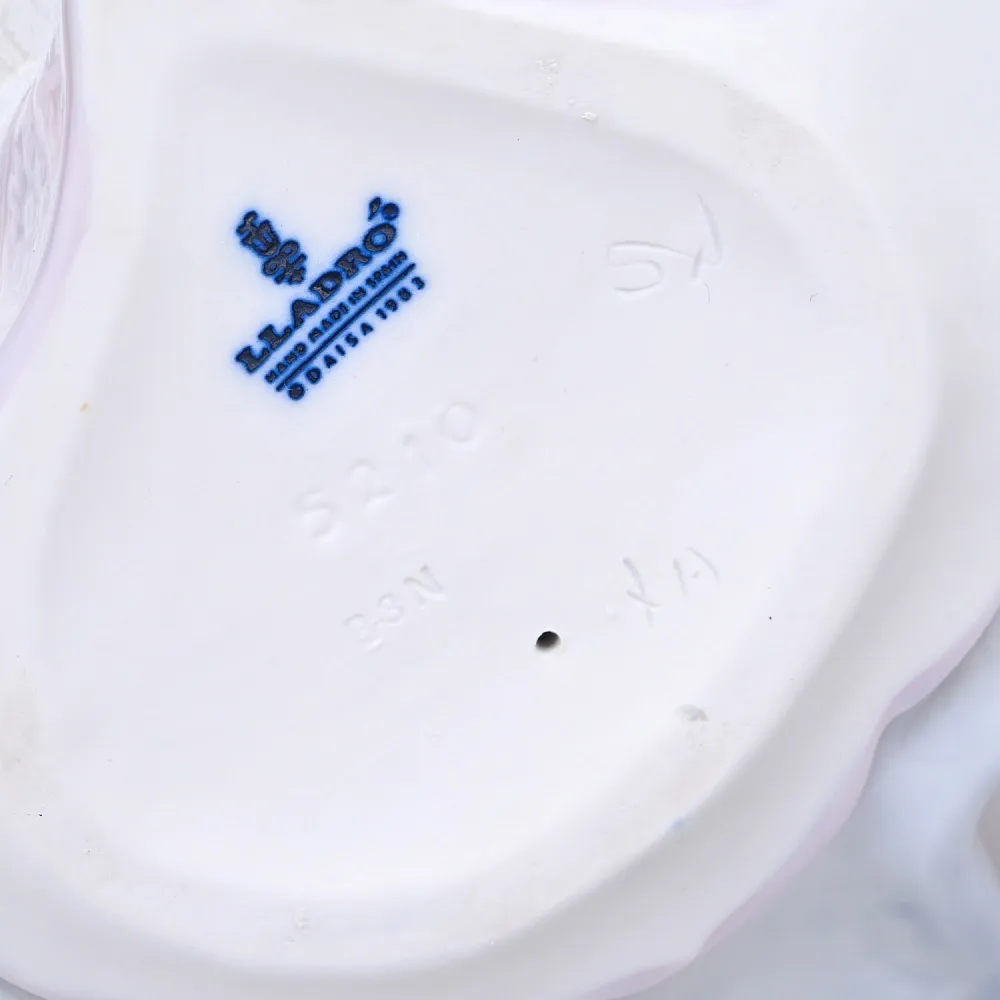 Коллекционная Фарфоровая статуэтка «Девочка с кружевным зонтиком. Джулия», Lladro Испания.