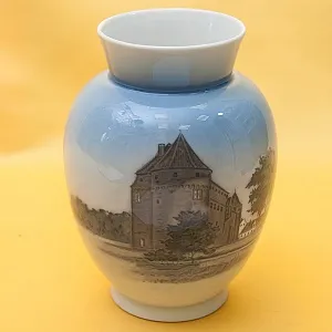 Редкость! Коллекционная  Фарфоровая Ваза «ЗАМОК», ROYAL COPENHAGEN, Дания - 1947 год.