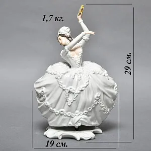 Антикварная Фарфоровая статуэтка «Девушка с бубном», Rosenthal Германия, 1912 - 1914 годы. 