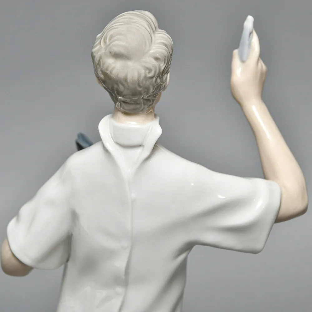  Коллекционная Фарфоровая статуэтка «Врач - Стоматолог», Lladro Испания, 1977 год.