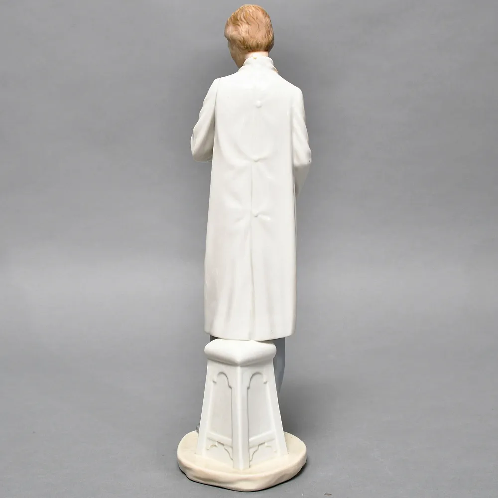 Коллекционная Фарфоровая статуэтка «Доктор. Мужчина Врач», NAO by Lladro Испания. 