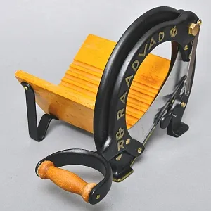 Винтажная Ручная Механическая Хлеборезка - Слайсер - Нож, RAADVAD Дания, середина ХХ века.