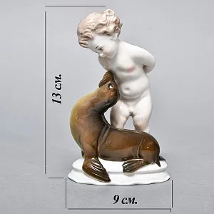 Коллекционная Фарфоровая статуэтка «Мальчик и тюлень», ROSENTHAL Германия, 1943 - 1948 годы.
