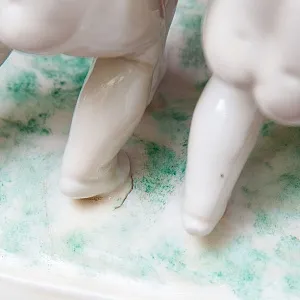 Коллекционная Фарфоровая статуэтка «Путти с мячом», Германия - середина ХХ века. 