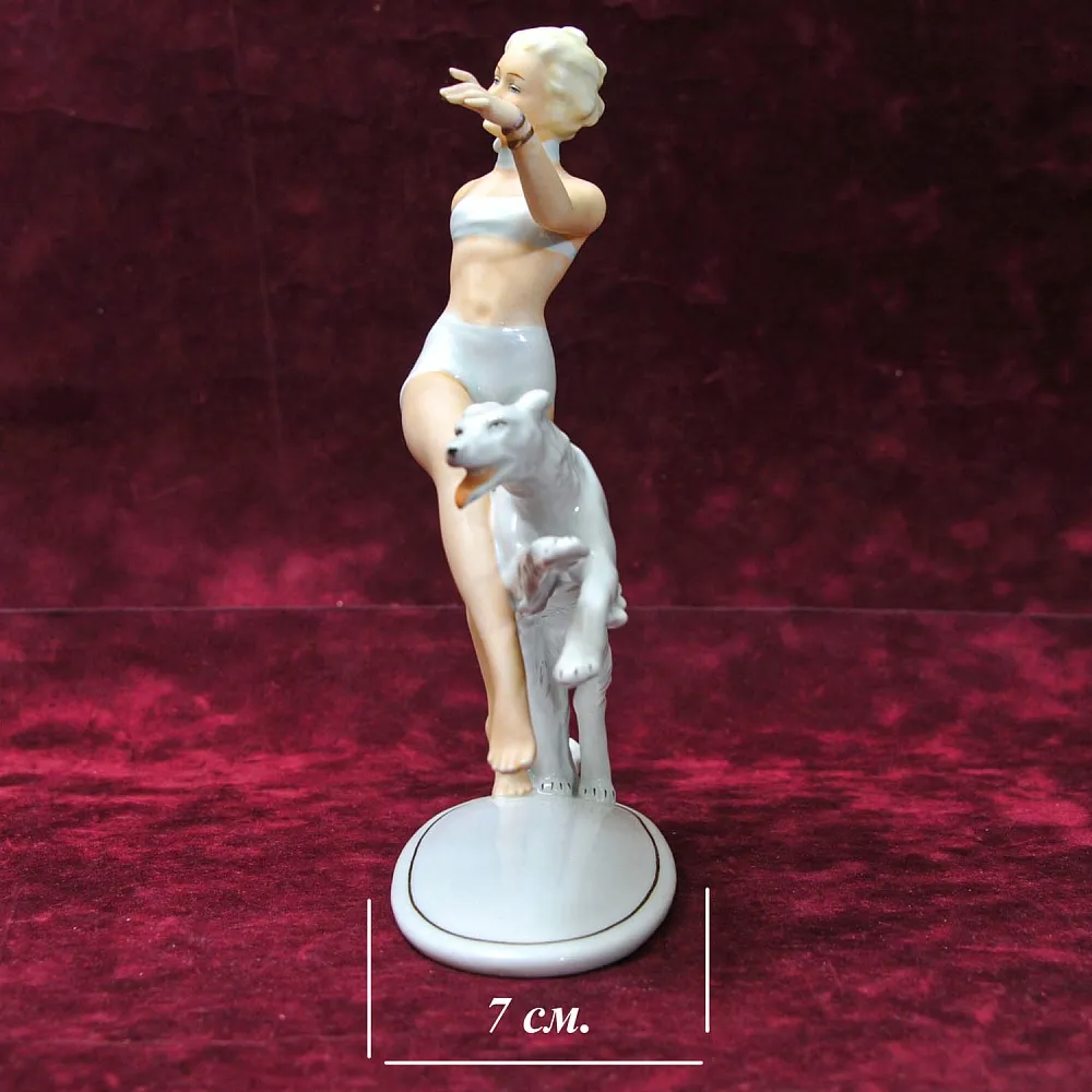 Коллекционная Фарфоровая статуэтка «Девушка с собакой. Бегущие», Schau Bach Kunst Германия - 1953 год.
