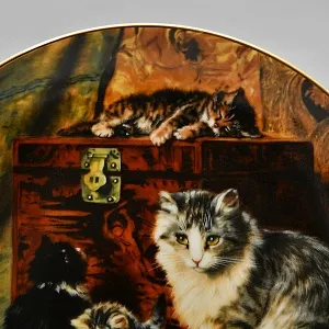 Коллекционная Фарфоровая тарелка «Кошка и котята - Игра в гостиной», W.J.GEORGE США - 1991 год.