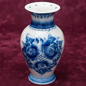 Авторская Коллекционная Фарфоровая Ваза «Розы» СССР ГЖЕЛЬ - 1980 год.