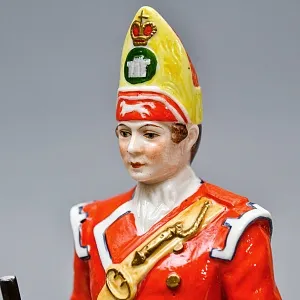 Фарфоровая Cтатуэтка «Солдаты Британской Армии. 27-й пехотный полк», RUDOLF KAMMER Германия. 