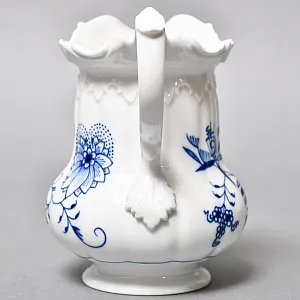 Фарфоровый молочник - сливочник на ножках «Луковый узор», MEISSEN Германия - 1992 год.