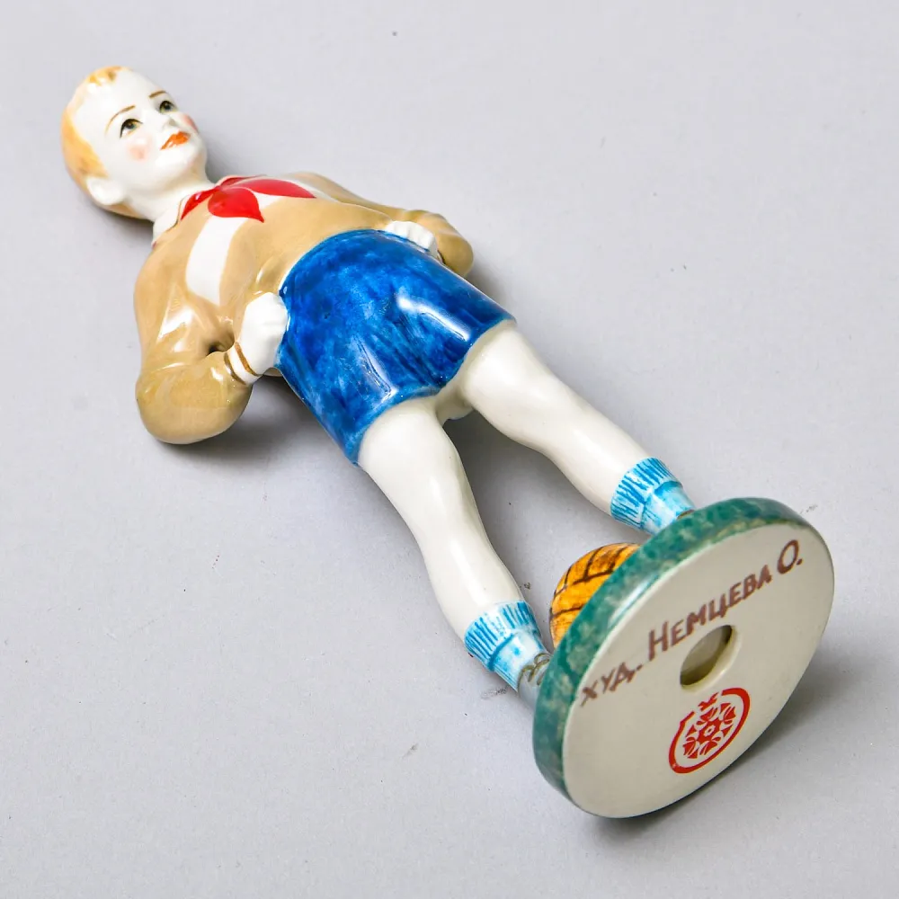 Авторская Коллекционная Фарфоровая Статуэтка «Юный Футболист», Россия.