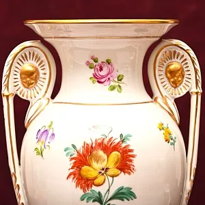Фарфоровая Ваза в стиле Ампир, SP Dresden Германия, середина ХХ века.