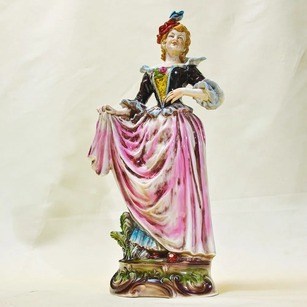 Большая Фарфоровая Статуэтка «Девушка на прогулке», GRAFENTHAL Германия - 1985год.