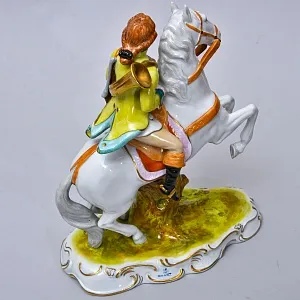 Коллекционная Фарфоровая статуэтка «Охотник на лошади», Scheibe-Alsbach Германия, середина ХХ века.