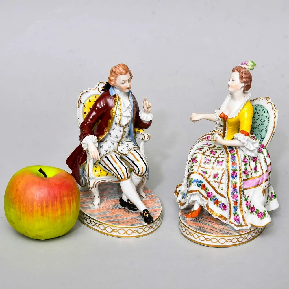 Коллекционные Парные статуэтки «Дама и Кавалер. Светская беседа», Фарфор SP Dresden, Германия.