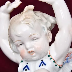 Редкость!!! Фарфоровая Статуэтка «Девочка и Цыплёнок», Карл Энс / Karl Ens Германия, 30-е гг.