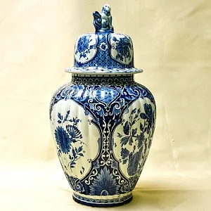 Фарфоровый Вазон - Ваза с крышкой «Цветочная симфония» DELFTs, Голландия середина ХХ века.