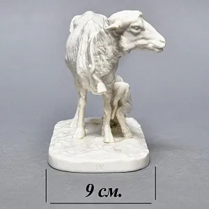 Коллекционная Фарфоровая статуэтка «Овца с ягненком», Nymphenburg Германия, середина ХХ века.