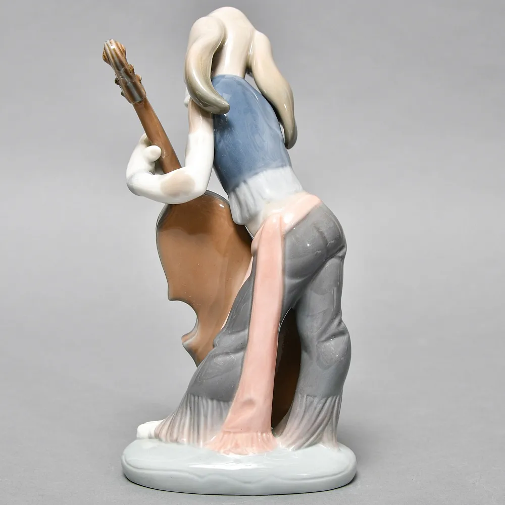 Коллекционная Фарфоровая статуэтка «Собака, играющая на контрабасе», Lladro Испания, 1971 - 1978 годы.