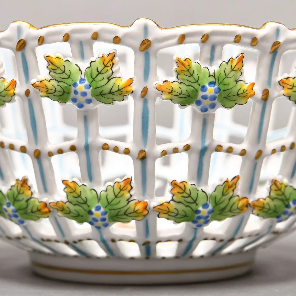 Фарфоровая Сухарница - Конфетница «Королева Виктория», HEREND Венгрия, вторая половина ХХ века.