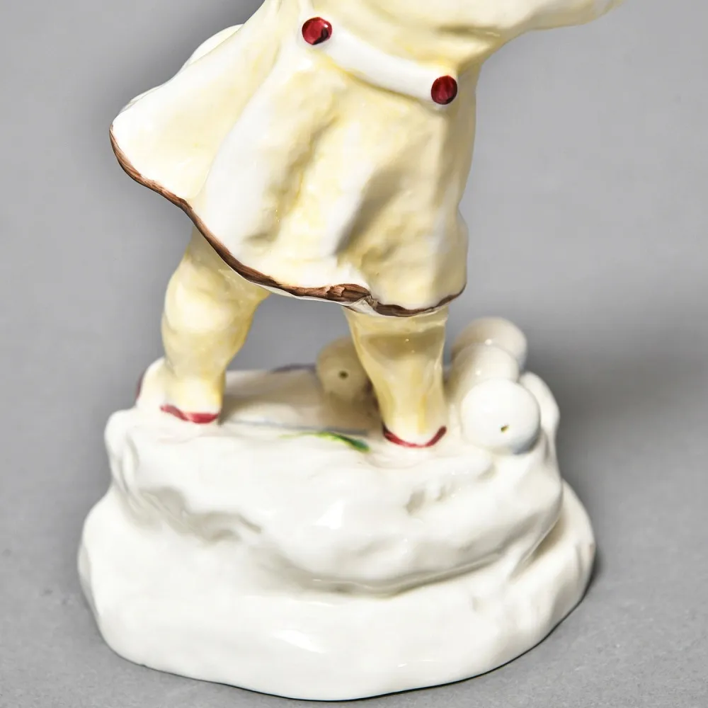 Авторская Фарфоровая статуэтка «Девочка со снежком», Royal Worcester Англия.