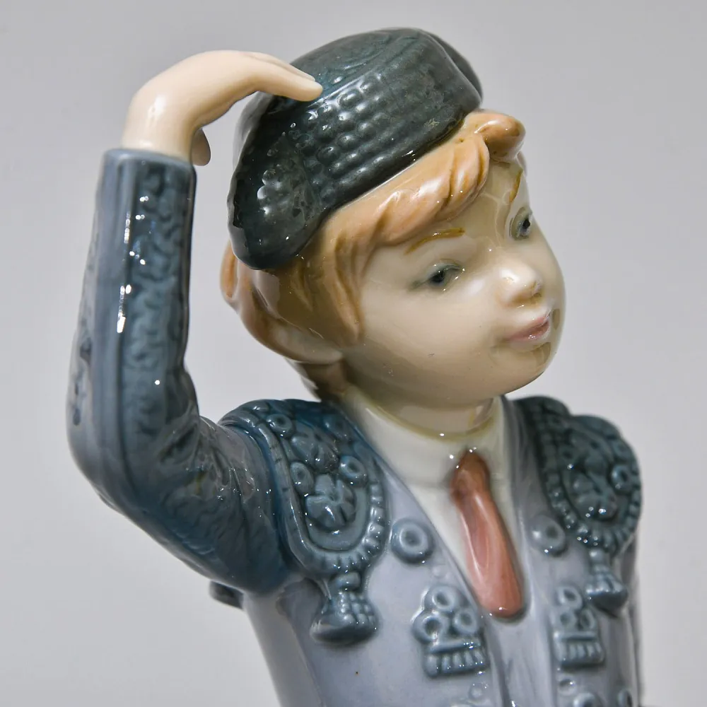 Коллекционная Фарфоровая Статуэтка «Маленький Матадор», Lladro Испания - 1980 год.